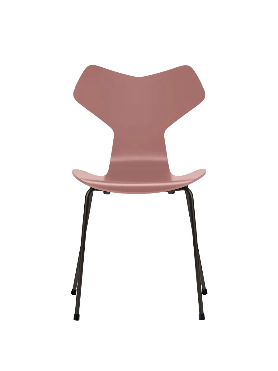 3130 Grand Prix stol lakeret af Arne Jacobsen - Wild Rose / Sort - Jacobsen Plus