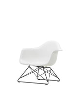 Eames Plastic Armchair LAR, sortlakeret fra Vitra - White - Jacobsen Plus