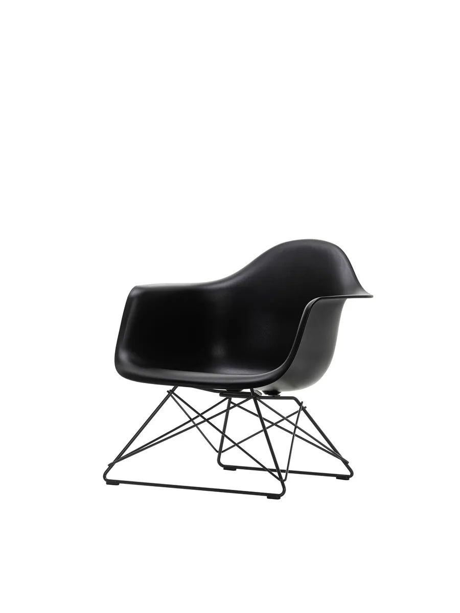 Eames Plastic Armchair LAR, sortlakeret fra Vitra - Deep black - Jacobsen Plus