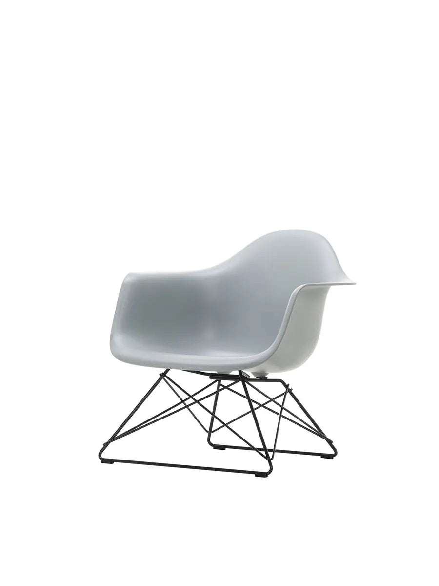 Eames Plastic Armchair LAR, sortlakeret fra Vitra