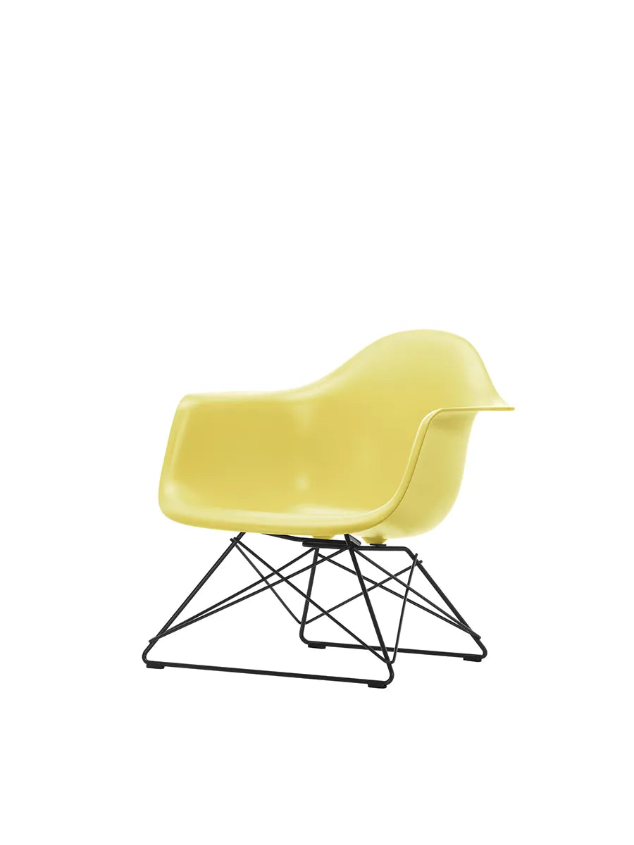 Eames Plastic Armchair LAR, sortlakeret fra Vitra