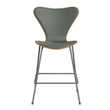 Fritz Hansen - 3187 lav barstol, naturfiner og forsidepolstret i Grace læder - Kirsebær - Concrete Grey læder - Silver Grey stel - Jacobsen Plus