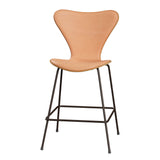 Fritz Hansen - 3187 lav barstol, naturfiner og forsidepolstret i Natur læder - Kirsebær - Brown Bronze stel - Jacobsen Plus