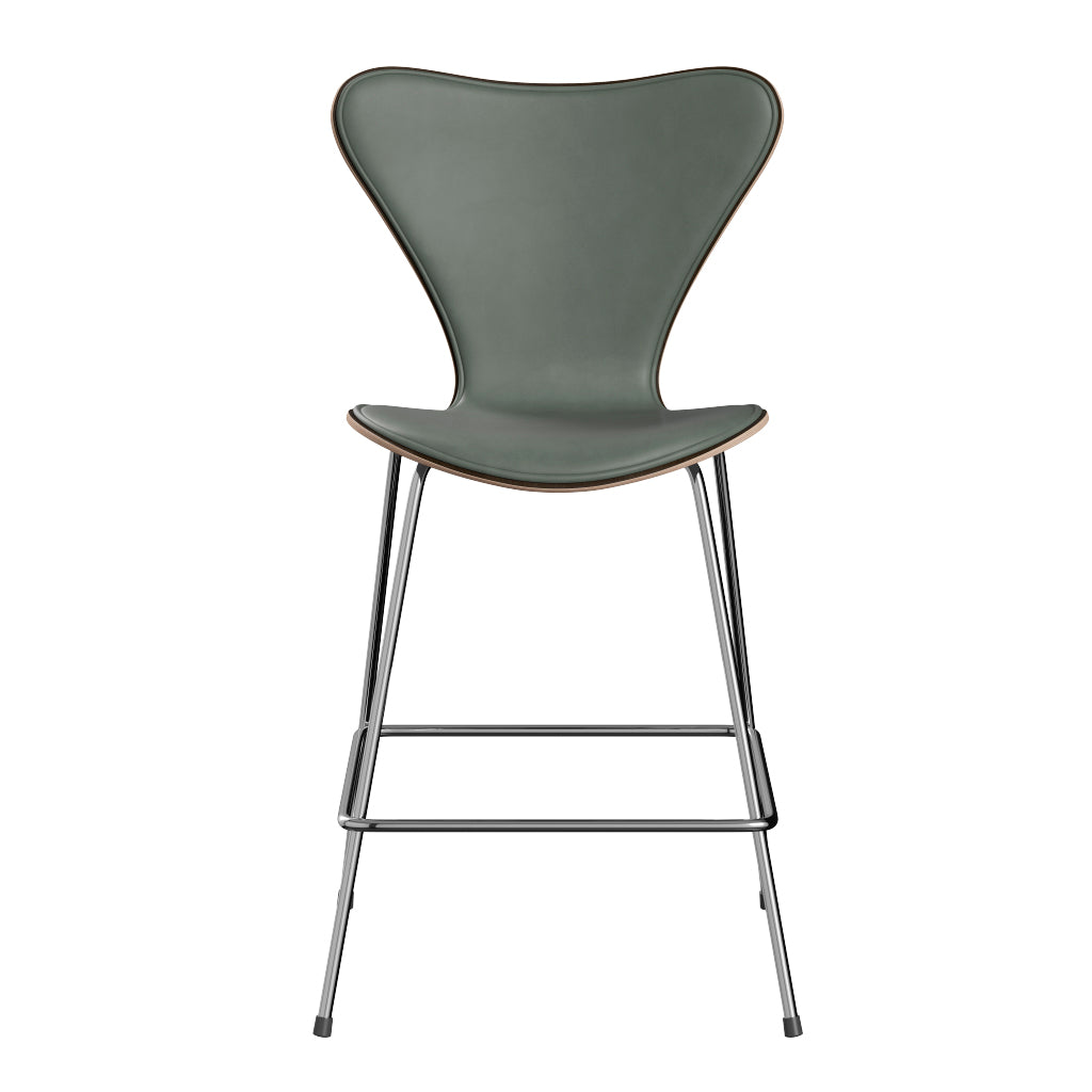 Fritz Hansen - 3187 lav barstol, naturfiner og forsidepolstret i Grace læder - Mørkbejdset eg - Concrete Grey læder - Krom stel - Jacobsen Plus