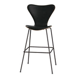 Fritz Hansen - 3197 høj barstol, naturfiner og forsidepolstret i Grace læder - Mørkbejdset eg- Sort læder - Warm Graphite stel - Jacobsen Plus
