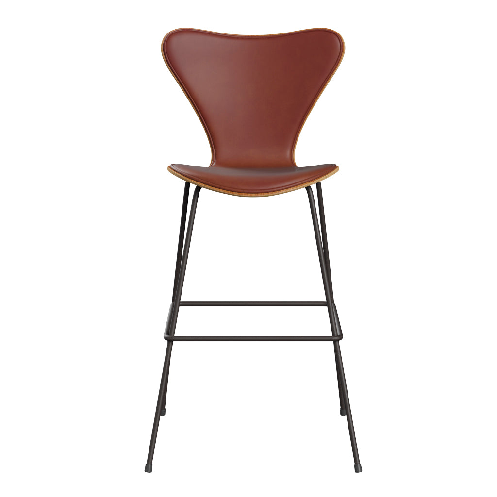 Fritz Hansen - 3197 høj barstol, naturfiner og forsidepolstret i Grace læder - Elm - Kastanjebrun læder - Warm Graphite stel - Jacobsen Plus