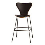 Fritz Hansen - 3197 høj barstol, naturfiner og forsidepolstret i Grace læder - Elm - Mørk brun læder - Brown Bronze stel - Jacobsen Plus