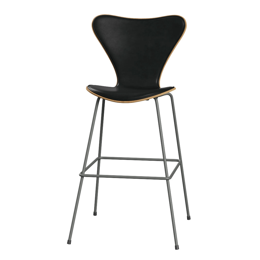 Fritz Hansen - 3197 høj barstol, naturfiner og forsidepolstret i Grace læder - Eg - Sort læder - Silver Grey stel - Jacobsen Plus