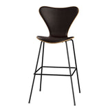 Fritz Hansen - 3197 høj barstol, naturfiner og forsidepolstret i Grace læder - Eg - Mørk brun læder - Sort stel - Jacobsen Plus