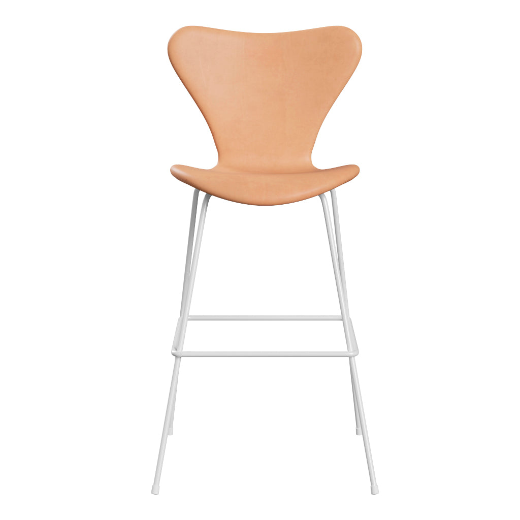 Fritz Hansen - 3197 høj barstol, fuldpolstret i Natur læder - Hvid stel - Jacobsen Plus