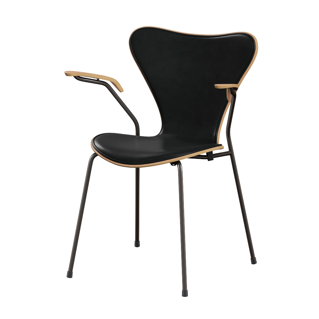 Fritz Hansen - 3207 stol med armlæn, naturfiner og forsidepolstret i Grace læder - Bøg - Sort læder - Brown Bronze stel - Jacobsen Plus
