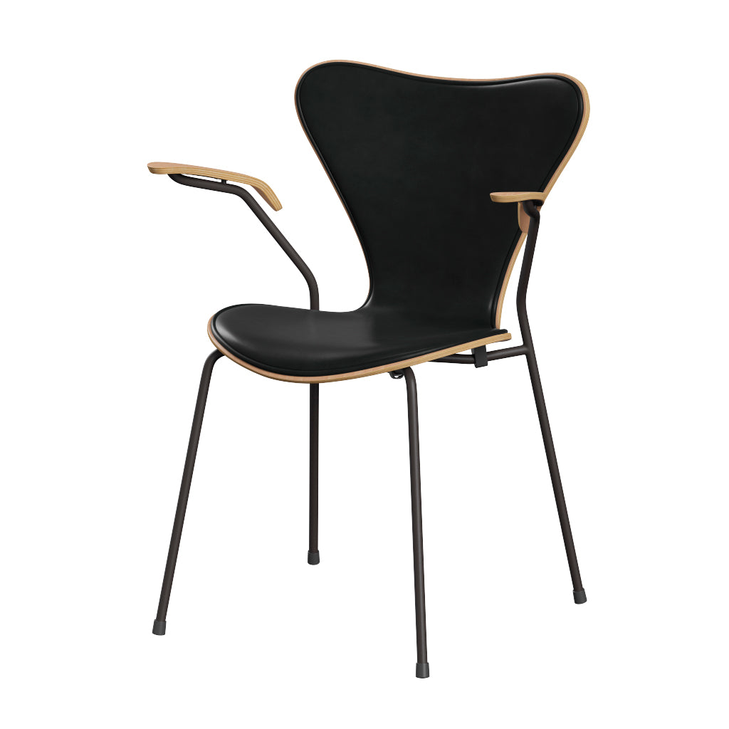 Fritz Hansen - 3207 stol med armlæn, naturfiner og forsidepolstret i Grace læder - Bøg - Sort læder - Warm Graphite stel - Jacobsen Plus