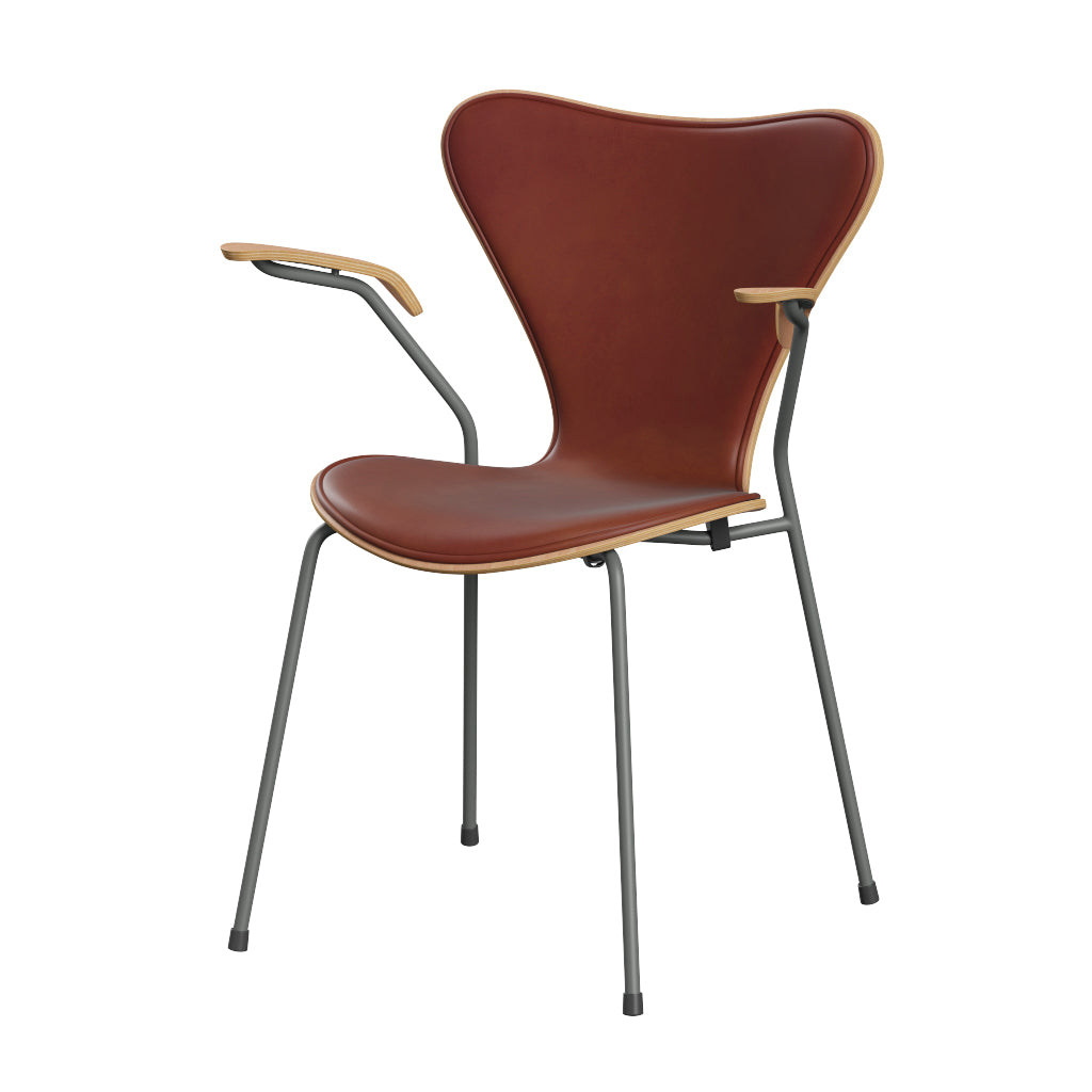 Fritz Hansen - 3207 stol med armlæn, naturfiner og forsidepolstret i Grace læder - Bøg - Kastanjebrun læder - Silver Grey stel - Jacobsen Plus