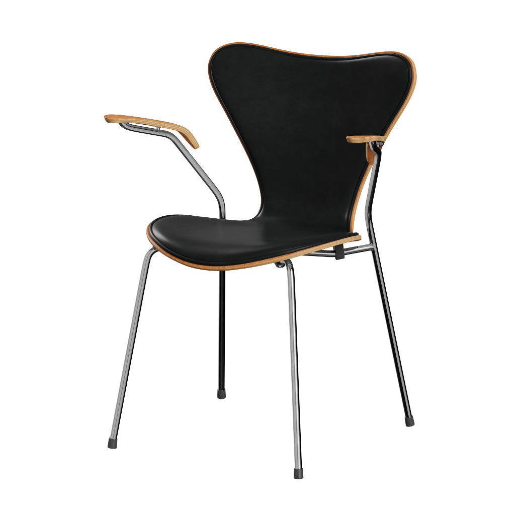 Fritz Hansen - 3207 stol med armlæn, naturfiner og forsidepolstret i Grace læder - Kirsebær - Sort læder - Krom stel - Jacobsen Plus
