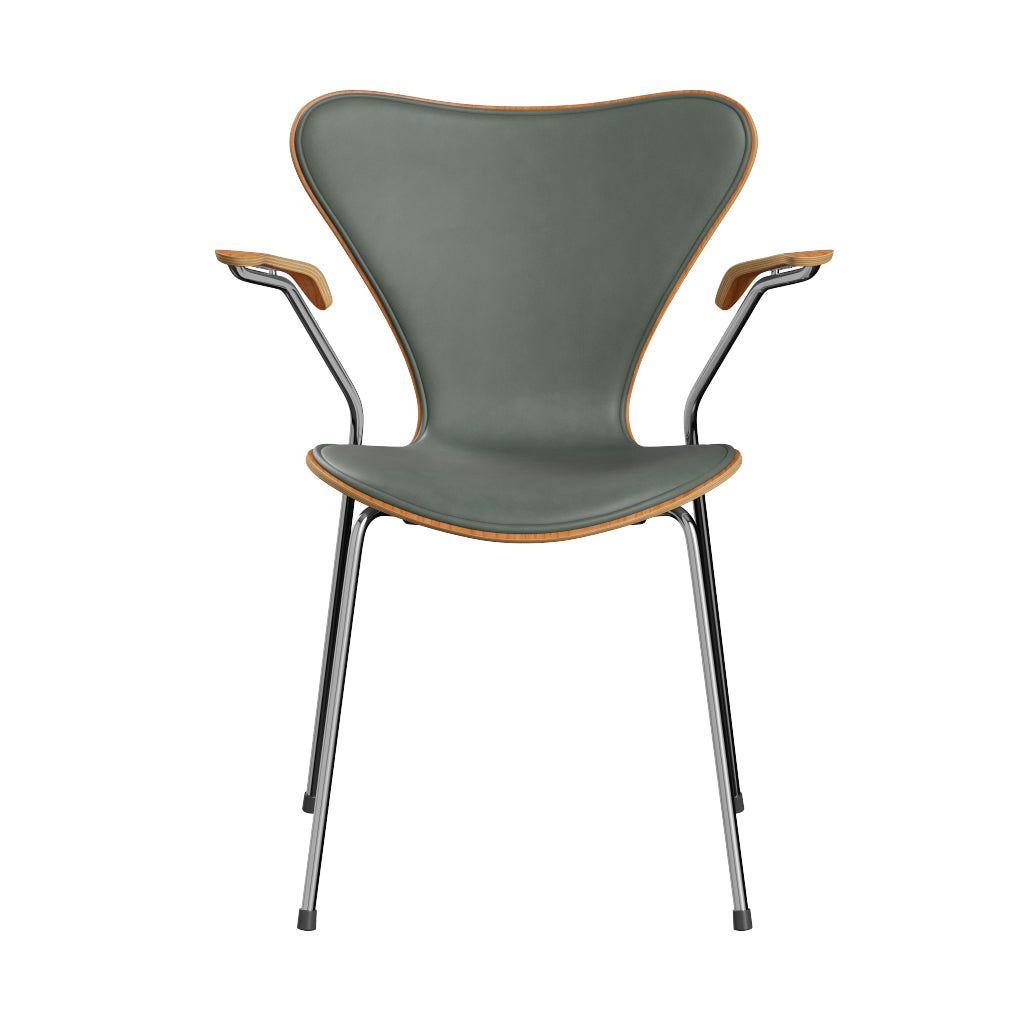 Fritz Hansen - 3207 stol med armlæn, naturfiner og forsidepolstret i Grace læder - Kirsebær - Concrete Grey læder - Krom stel - Jacobsen Plus