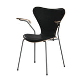 Fritz Hansen - 3207 stol med armlæn, naturfiner og forsidepolstret i Grace læder - Mørkbejdset eg - Sort læder - Silver Grey stel - Jacobsen Plus