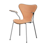 Fritz Hansen - 3207 stol med armlæn, naturfiner og forsidepolstret i Natur læder - Mørkbejdset eg - Krom stel - Jacobsen Plus