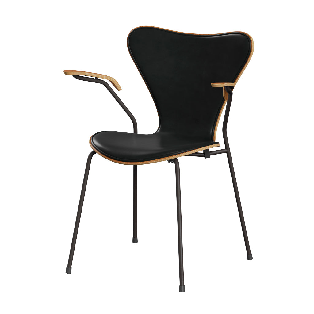 Fritz Hansen - 3207 stol med armlæn, naturfiner og forsidepolstret i Grace læder - Elm - Sort læder - Warm Graphite stel - Jacobsen Plus