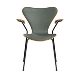 Fritz Hansen - 3207 stol med armlæn, naturfiner og forsidepolstret i Grace læder - Elm - Concrete Grey læder - Sort stel - Jacobsen Plus
