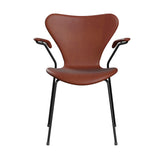 Fritz Hansen - 3207 stol med armlæn, fuldpolstret i Grace læder - Chestnut læder - Black stel - Jacobsen Plus