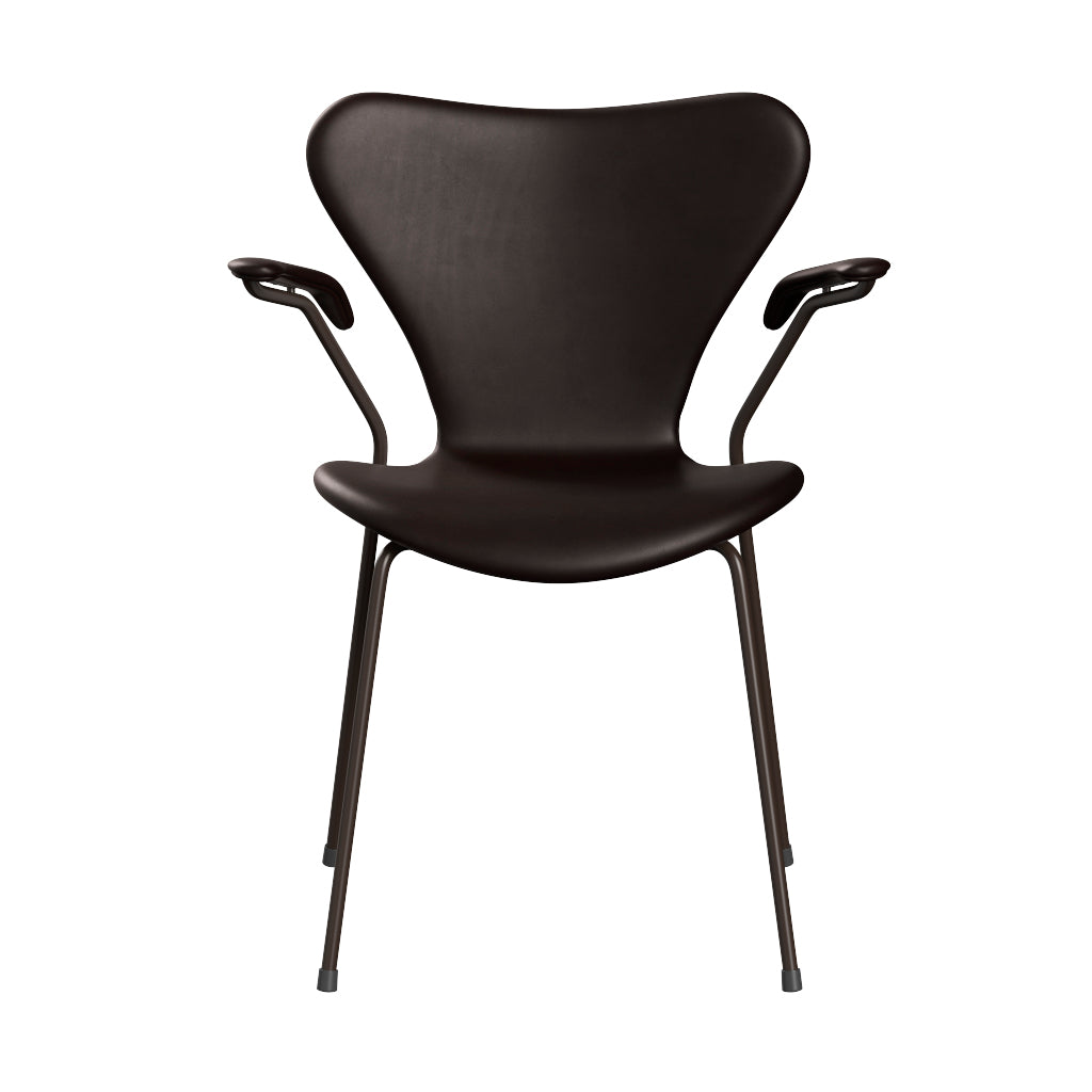 Fritz Hansen - 3207 stol med armlæn, fuldpolstret i Grace læder - Dark Brown læder - Brown Bronze stel - Jacobsen Plus