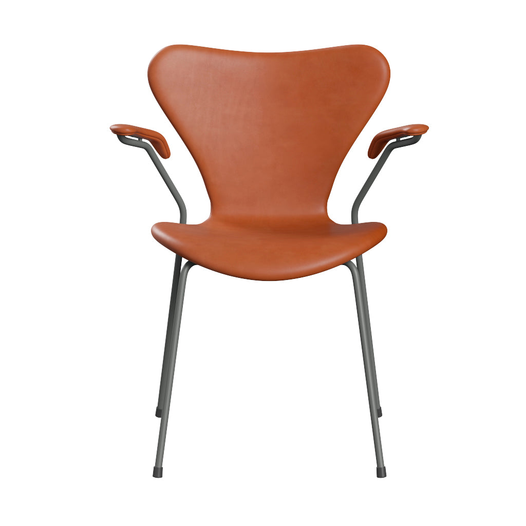 Fritz Hansen - 3207 stol med armlæn, fuldpolstret i Grace læder - Walnut læder - Silver Grey stel - Jacobsen Plus