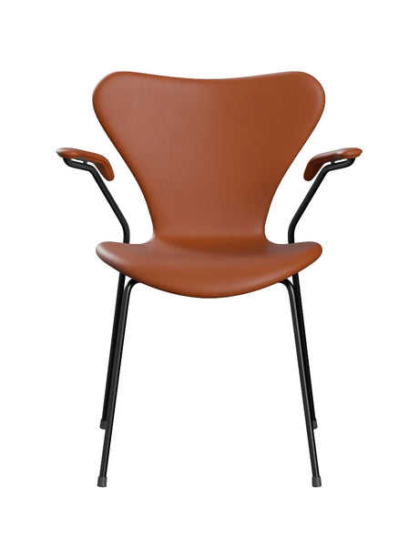 3207 stol m/armlæn, fuldpolstret Essential læder valnød/sort stel af Arne Jacobsen - 1 - Jacobsen Plus