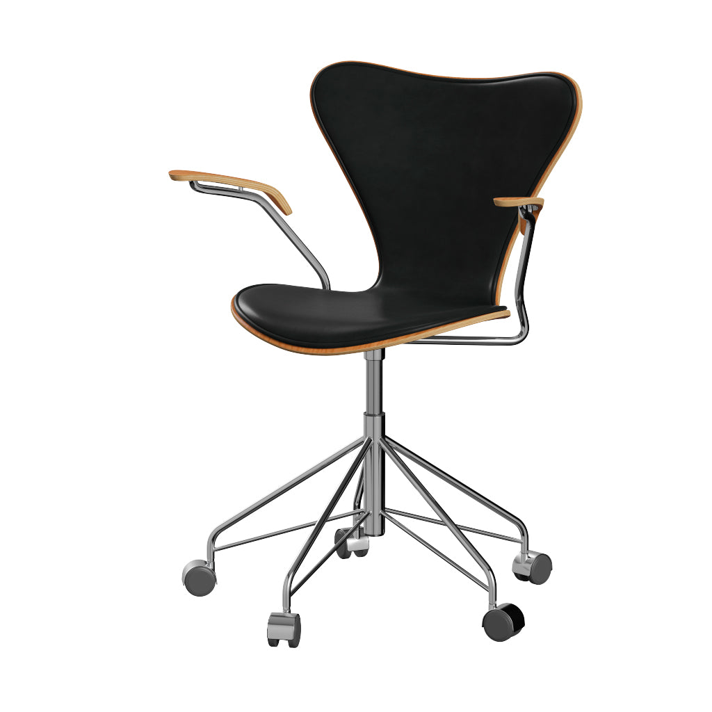 Fritz Hansen - 3217 kontorstol med armlæn, naturfiner og forsidepolstret i Grace læder - Kirsebær - Sort læder - Krom stel - Jacobsen Plus