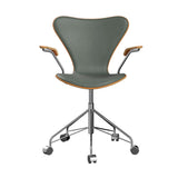 Fritz Hansen - 3217 kontorstol med armlæn, naturfiner og forsidepolstret i Grace læder - Kirsebær - Concrete Grey læder - Krom stel - Jacobsen Plus