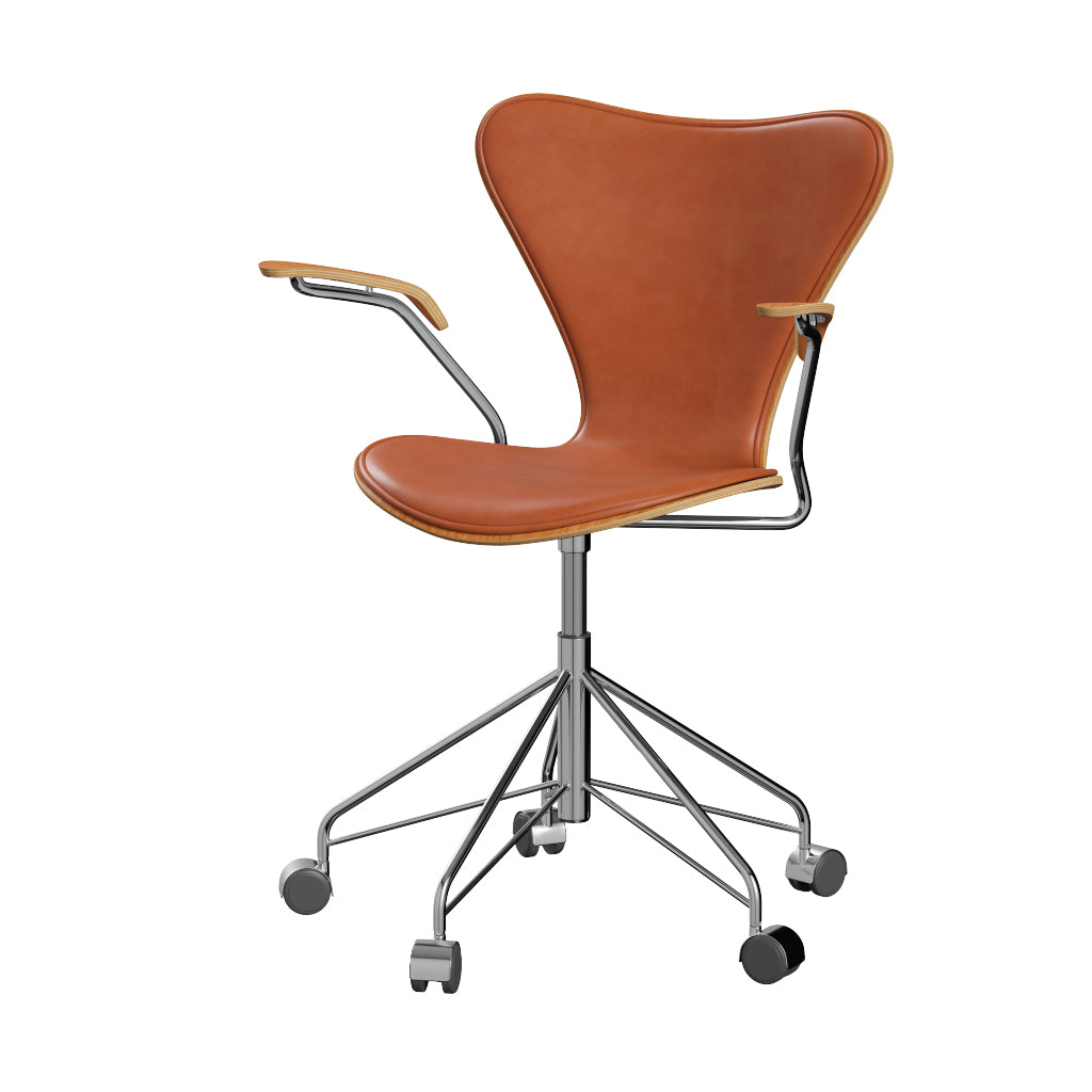 Fritz Hansen - 3217 kontorstol med armlæn, naturfiner og forsidepolstret i Grace læder - Kirsebær - Valnød læder - Krom stel - Jacobsen Plus