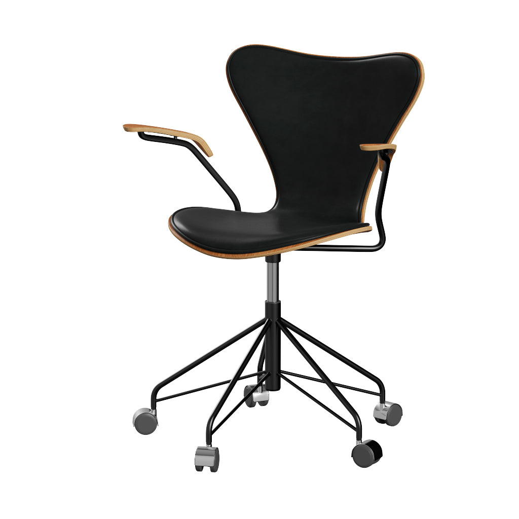 Fritz Hansen - 3217 kontorstol med armlæn, naturfiner og forsidepolstret i Grace læder - Elm - Sort læder - Sort stel - Jacobsen Plus