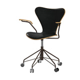 Fritz Hansen - 3217 kontorstol med armlæn, naturfiner og forsidepolstret i Grace læder - Eg- Sort læder - Brown Bronze stel - Jacobsen Plus