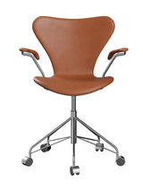 3217 Serie 7 Kontorstol af Arne Jacobsen - Fuldpolstret / Grace læder / Valnød - Jacobsen Plus