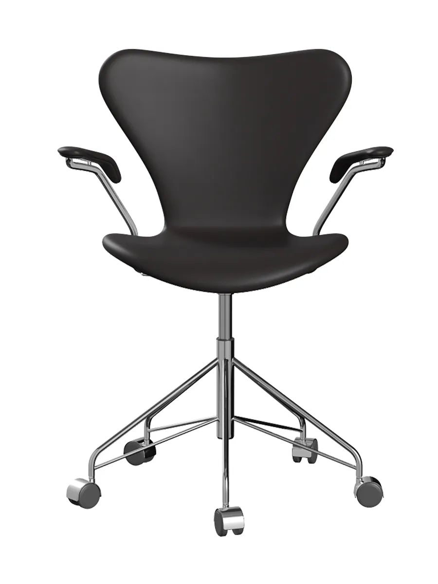 3217 Serie 7 Kontorstol af Arne Jacobsen