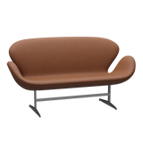 3321 Svanesofa af Arne Jacobsen - Haze læder - Walnut - Jacobsen Plus