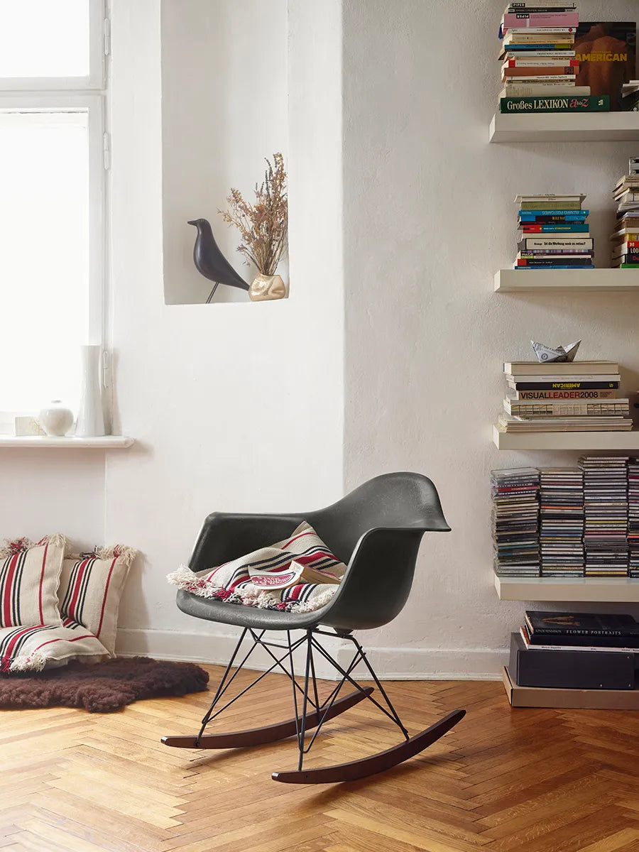 Eames Plastic Armchair RAR, gyngestol fra Vitra