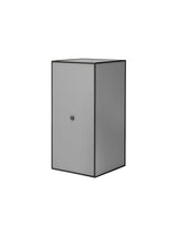 Frame 70 inkl. låge og 2 hylder fra Audo Copenhagen - Dark grey - Jacobsen Plus