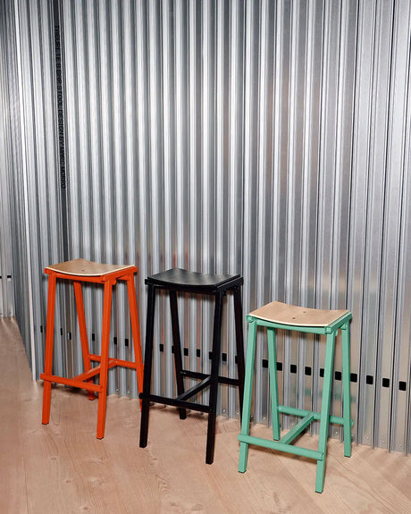 Taburete 8 Bar Stool, high fra Hay - Signal Red - Jacobsen Plus