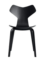 4130 Grand Prix med træben af Arne Jacobsen - Uden polstring / Farvet ask / Sort - Jacobsen Plus