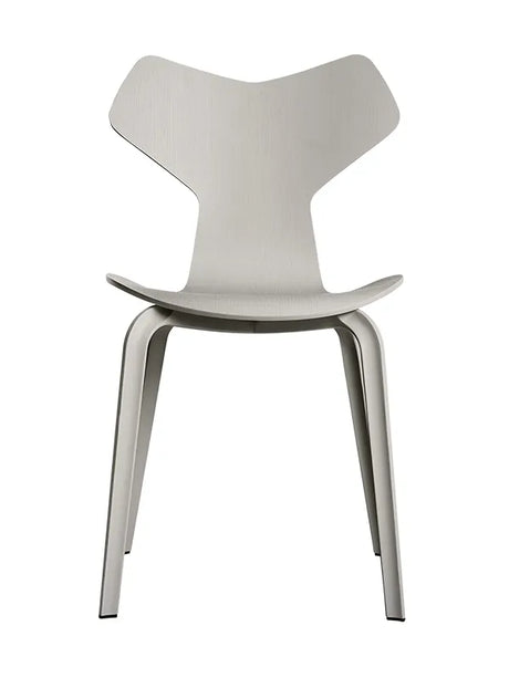 4130 Grand Prix med træben af Arne Jacobsen - Uden polstring / Farvet ask / Nine grey - Jacobsen Plus