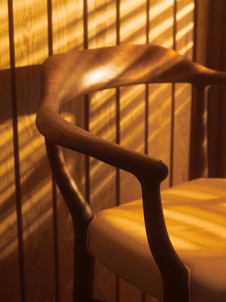 FJ 44 stol, eg olie/vegetal læder af Finn Juhl