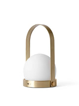 Carrie LED Bordlampe fra Audo Copenhagen - Brushed brass - Jacobsen Plus