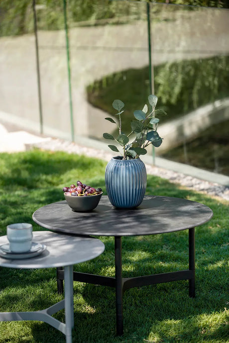 Twist Sofabord, lille fra Cane-line - Lava grey / Black (keramik) - Jacobsen Plus