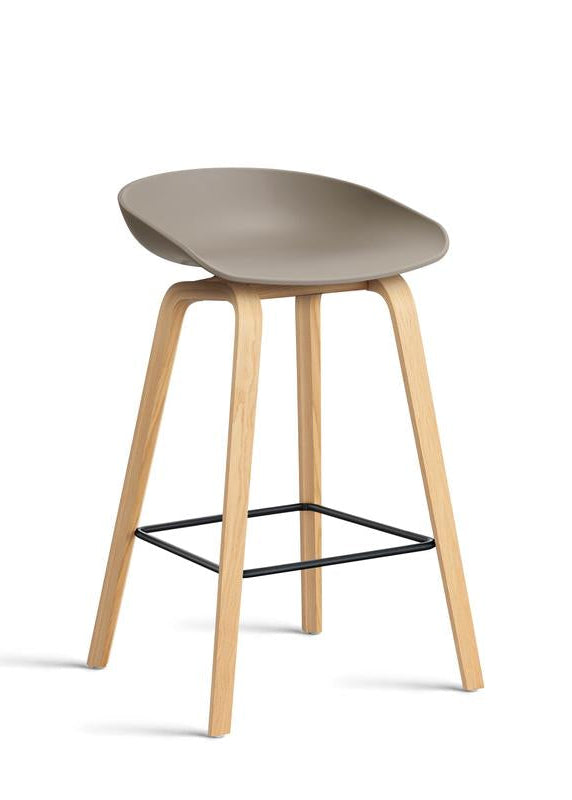 About a Stool AAS32 Low, Khaki/lakeret eg fra Hay - 1 - Jacobsen Plus