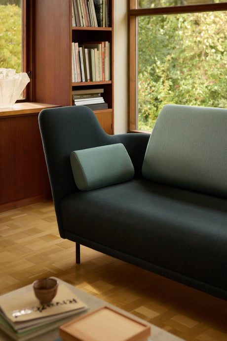 57 sofa, valnød af Finn Juhl - Watercolour - Peacock / Soft Linen - Jacobsen Plus