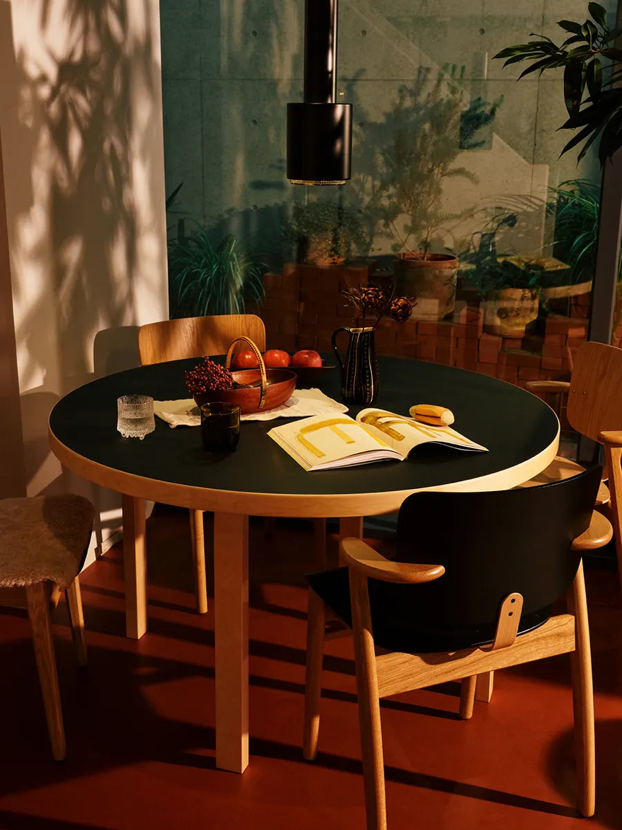 Aalto Table Round, Ø125 cm fra Artek