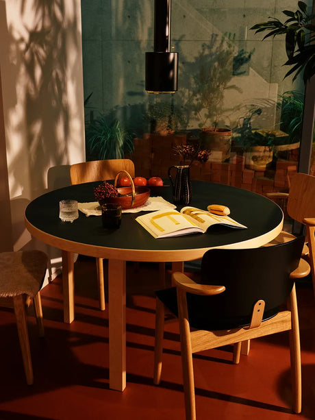 Aalto Table Round 91, Ø125 cm fra Artek - Birk - Jacobsen Plus
