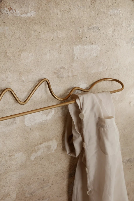 Curvature Towel Hanger fra Ferm Living - Brass - Jacobsen Plus