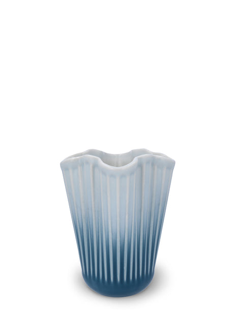 Hammershøi Unfold vase, blå fra Kähler - H: 16,5 cm. - Jacobsen Plus