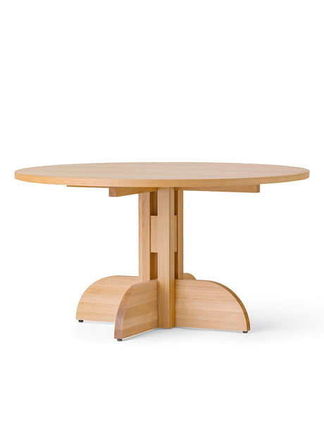 Audo Copenhagen - Puffin spisebord, Ø140 cm - Lakeret egefiner - Jacobsen Plus